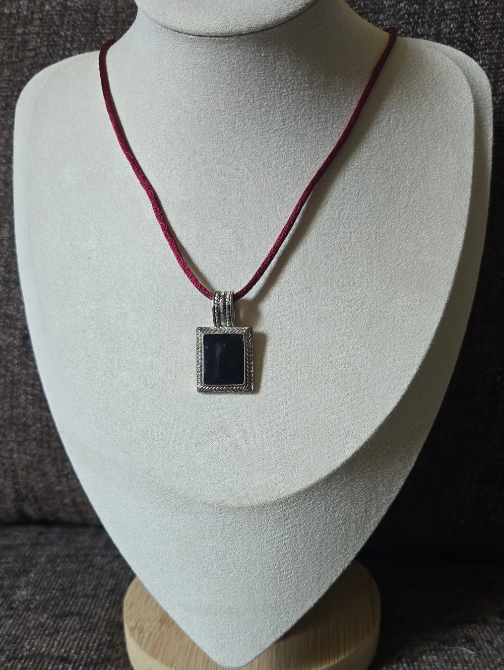 Vintage Silver Tone Black Stone Pendant Necklace on Burgundy Silk Cord💫